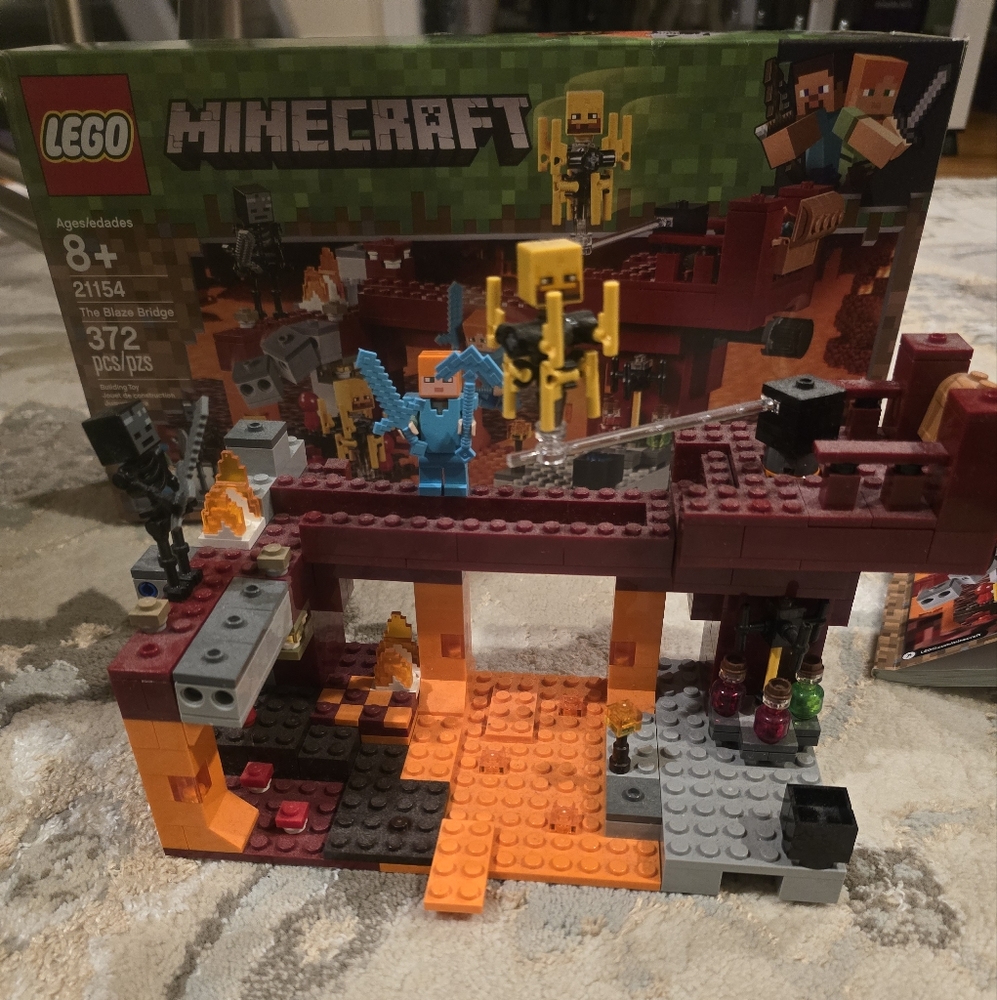 Lego Minecraft "The Blaze Bridge" Set 21154 (372 pcs)
